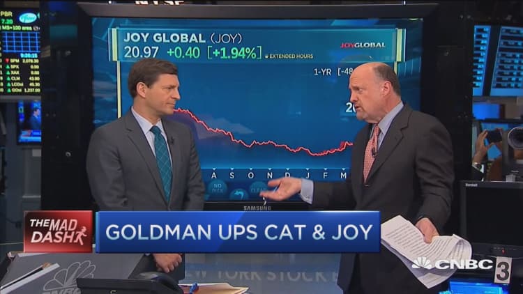 Cramer's Mad Dash: Goldman upgrades CAT & JOY