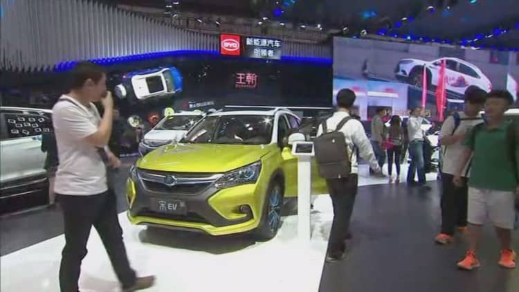 Beijing Auto Show replaces 'car show girls' for male models