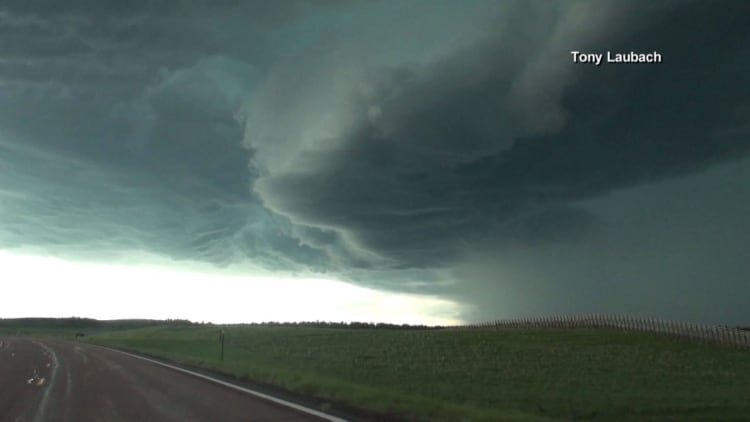 Spring storm expands carrying tornadoes, large hail, strong winds