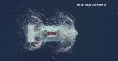 Personal submarine modeled after a drone