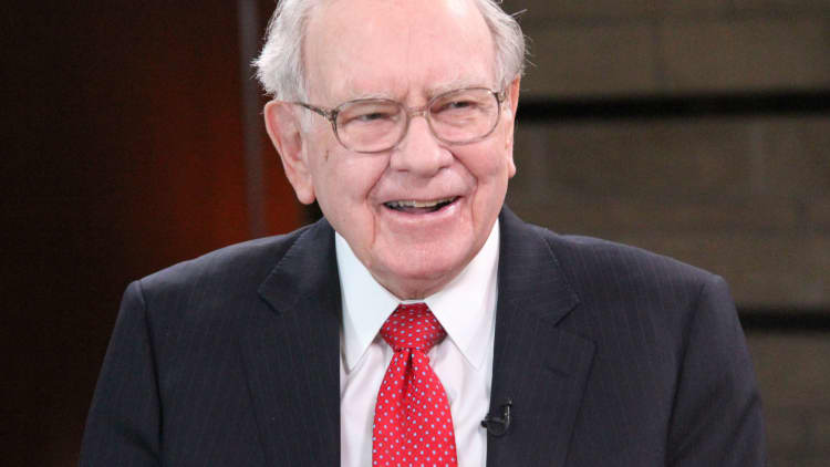 How Warren Buffett makes long-term investments