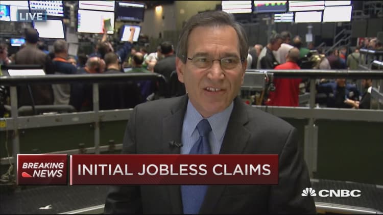 Weekly jobless claims up 17K to 274,000