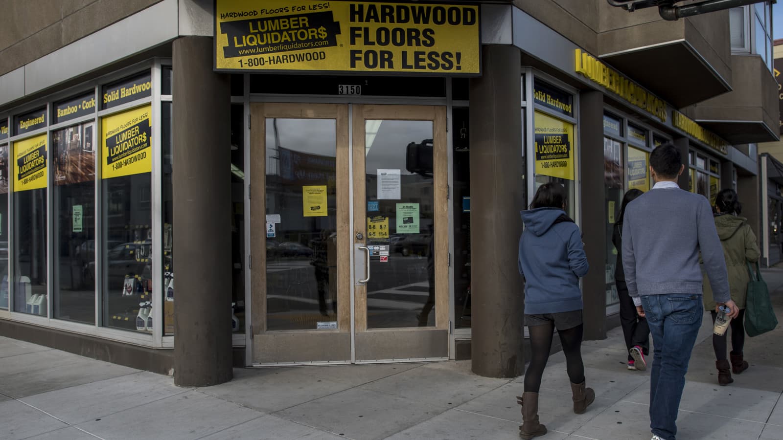 Lumber Liquidators stock tumbles after founder backs out of buyout bid