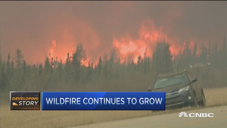 Canadian wildfire explodes to 210,000+ acres