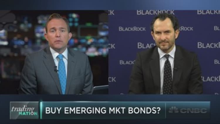 BlackRock expert: Buy emerging market bonds