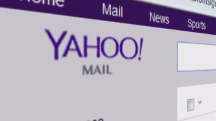 Congress bans YahooMail over security concerns