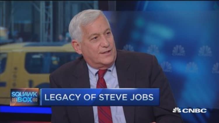 Walter Isaacson: Apple CEO Tim Cook great but ... 