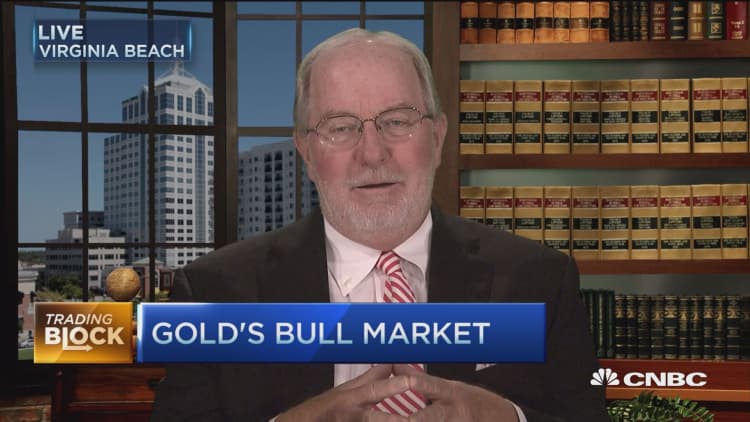 Gartman: Gold soars as investors move out of currencies