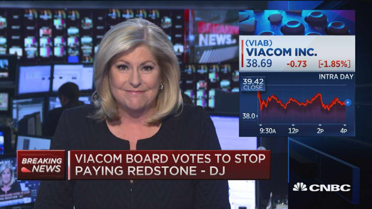 Viacom board votes to stop paying Redstone -DJ