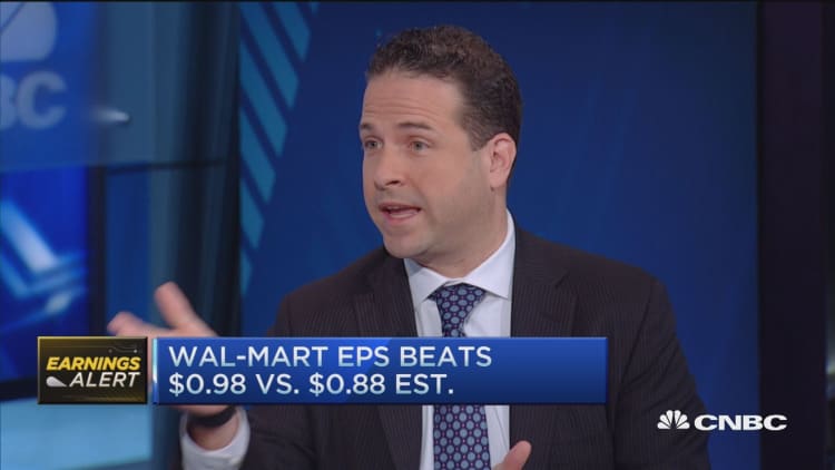 Wal-Mart beats Street by a dime