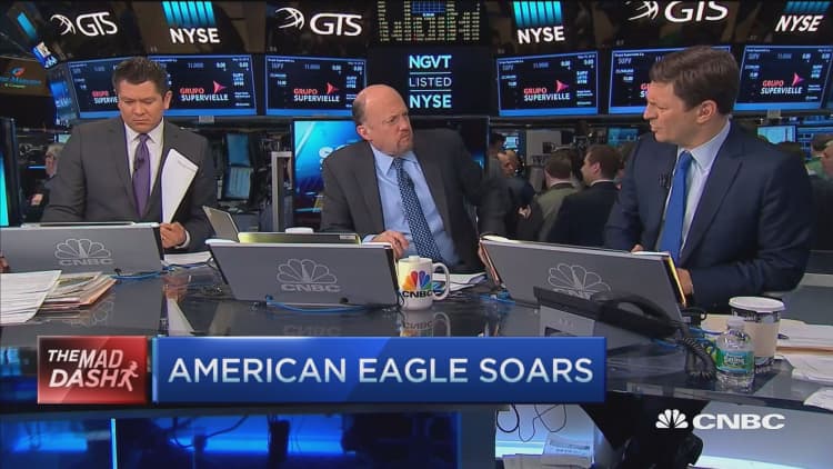 Cramer's Mad Dash: American Eagle soars