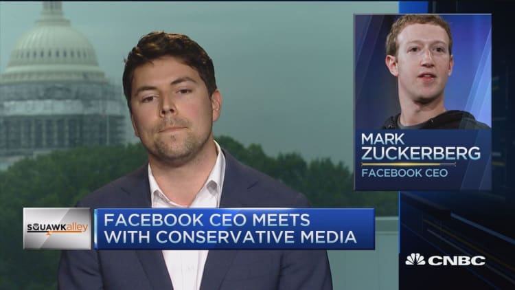 Facebook meets with conservative media
