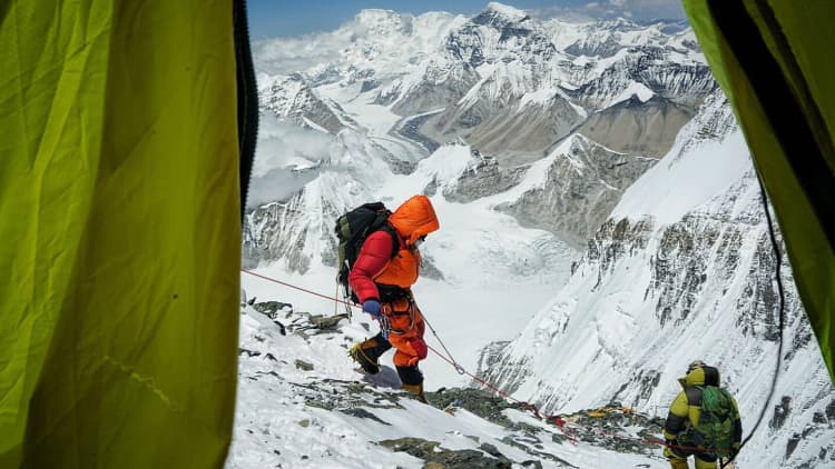 Here's how much it could cost to climb Mount Everest