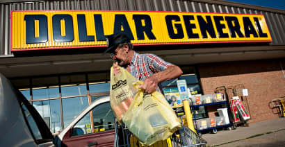 Dollar General's brand is showing some cracks and may be a warning sign ahead of earnings 