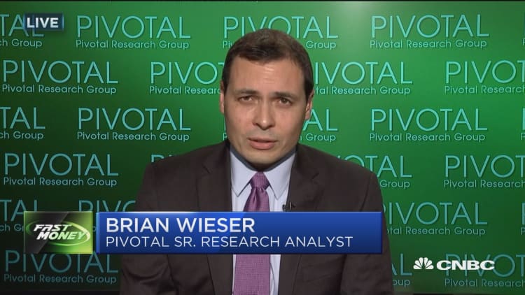 Toxic situation, but still like Viacom: Analyst 