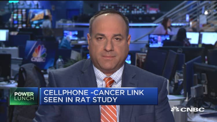 Cellphone-cancer link?