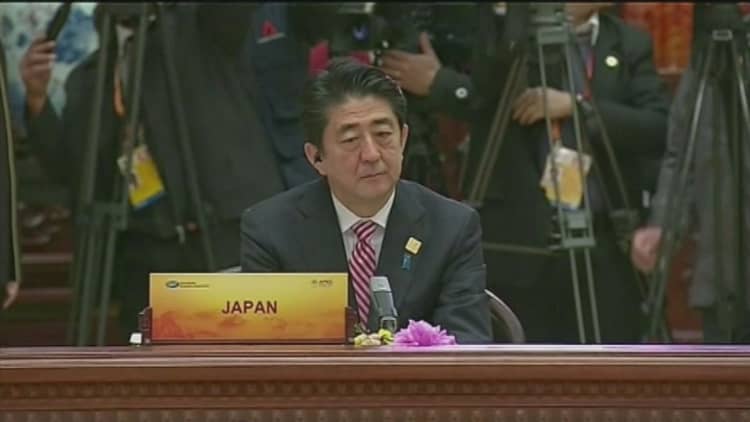 Japan's Abe delays tax hike, announces stimulus package