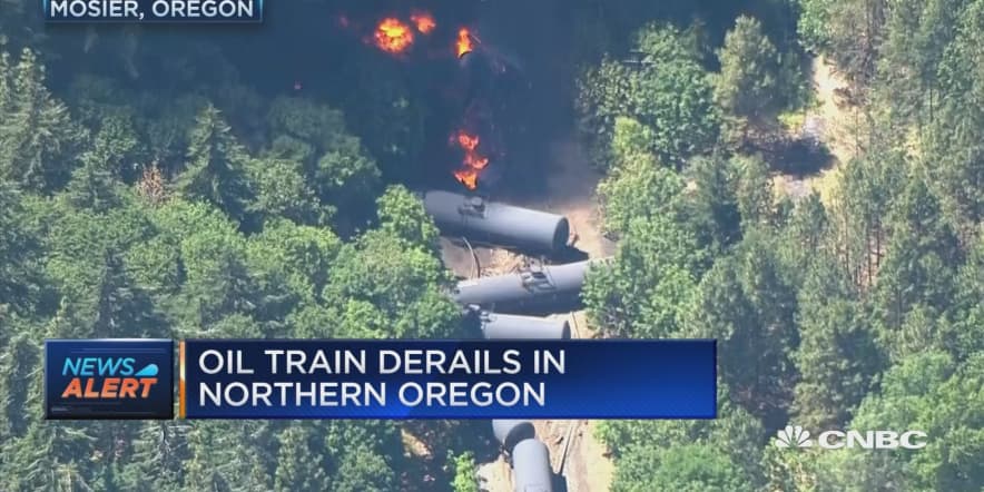 Oil train derails in Oregon