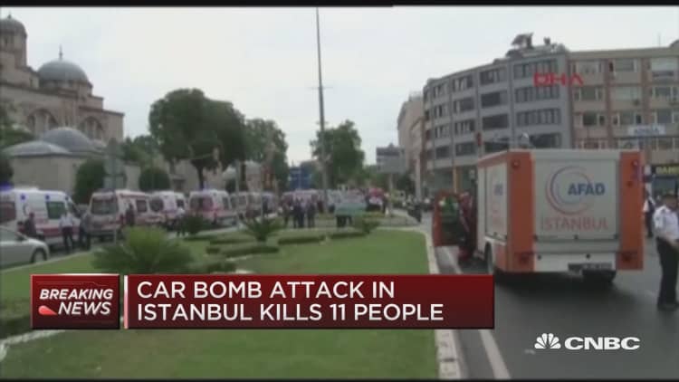Istanbul car bomb kills 11 people