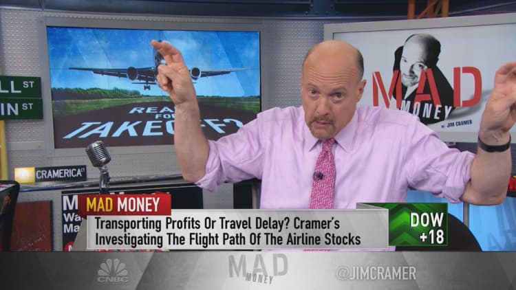 Cramer: The worst is over for airlines, a great signal of economy strength
