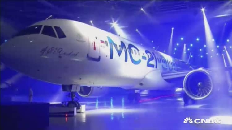 Russia unveils new passenger jet