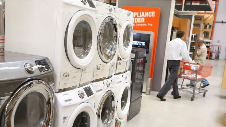 US durable goods orders up 2.4% percent in December