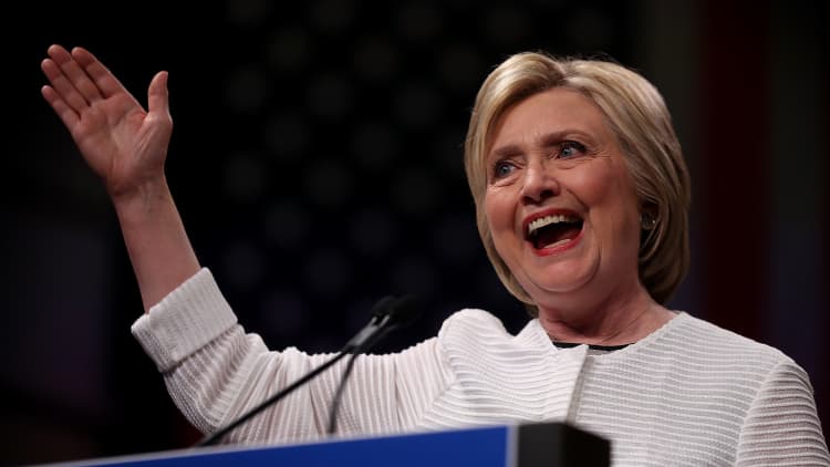 Clinton snags two key endorsements
