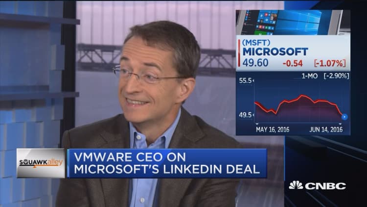 Didn't see LNKD-MSFT coming: VMware CEO