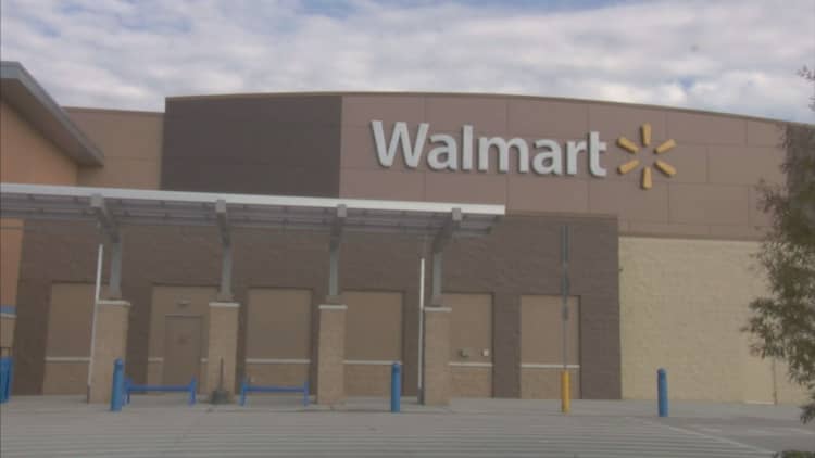 Wal-Mart to slash hundreds of back-office jobs