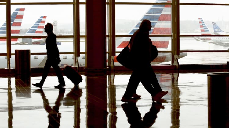 American Airlines lowers outlook for key revenue metric