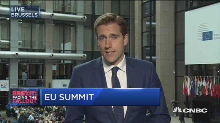 Cameron leaves EU summit, returns to UK