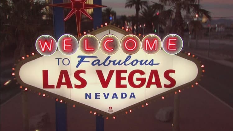 Las Vegas Strip gaming revenue keeps tumbling