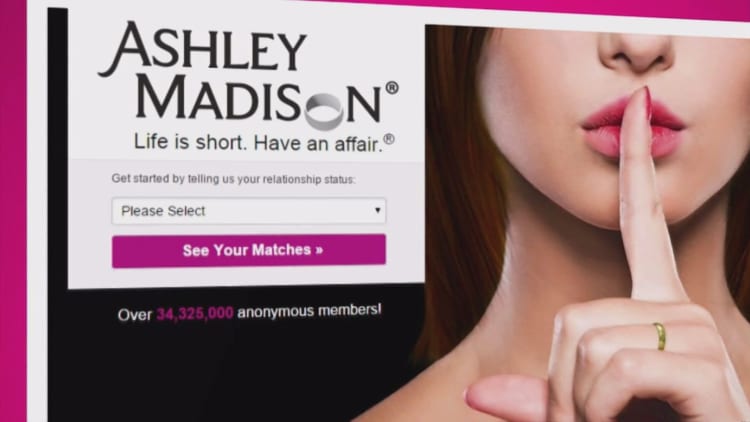 Ashley Madison apologizes for security flaws