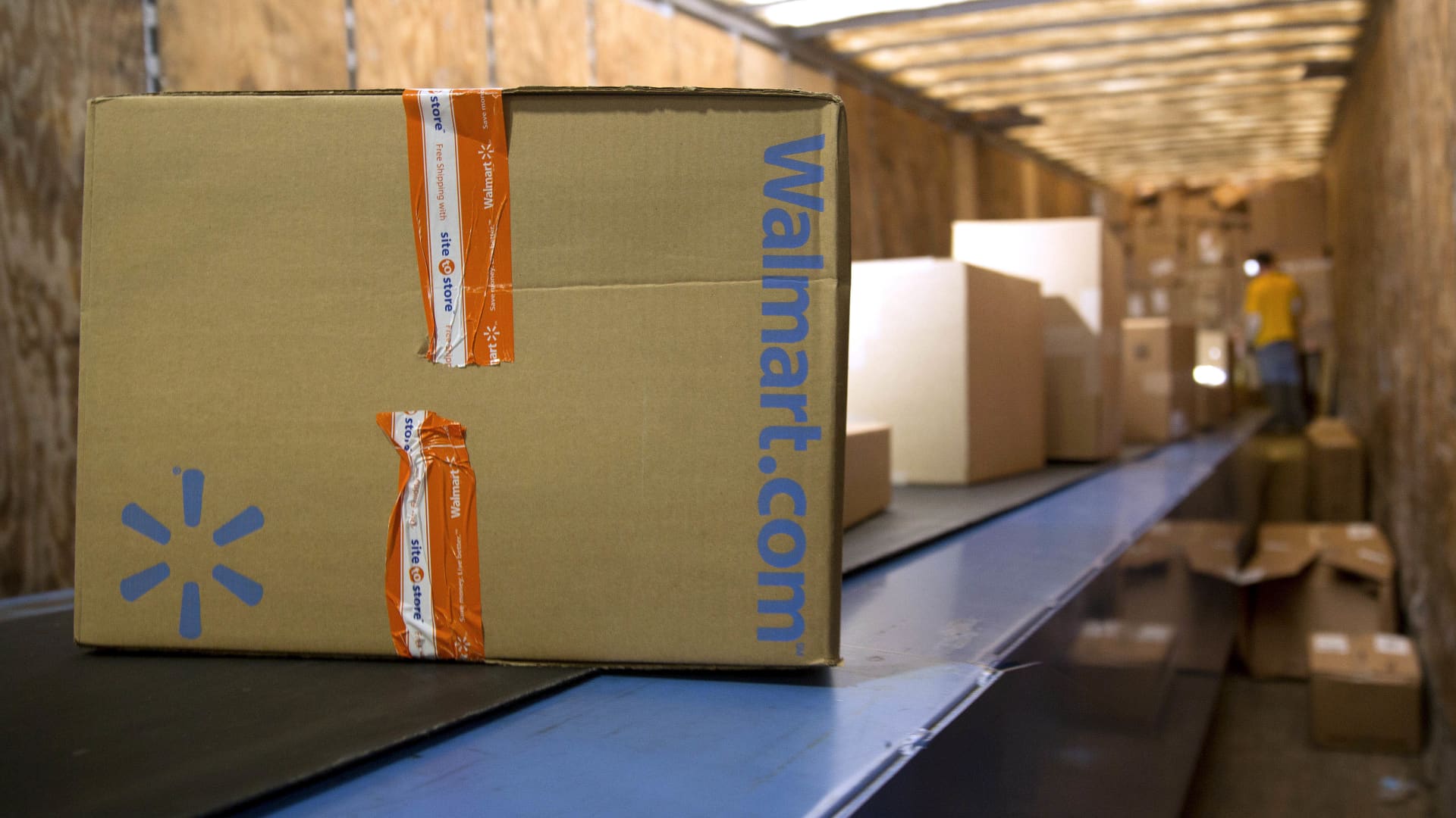 Walmart ditches online shipping minimum for Walmart+ to better compete with Amazon Prime