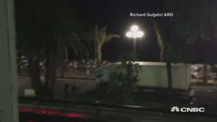 Truck drives into Bastille Day crowd in Nice (may be disturbing)