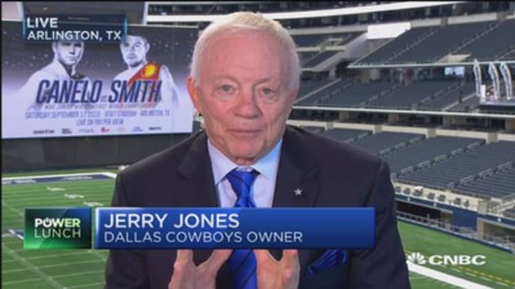 Cowboys owner makes big bet on boxing