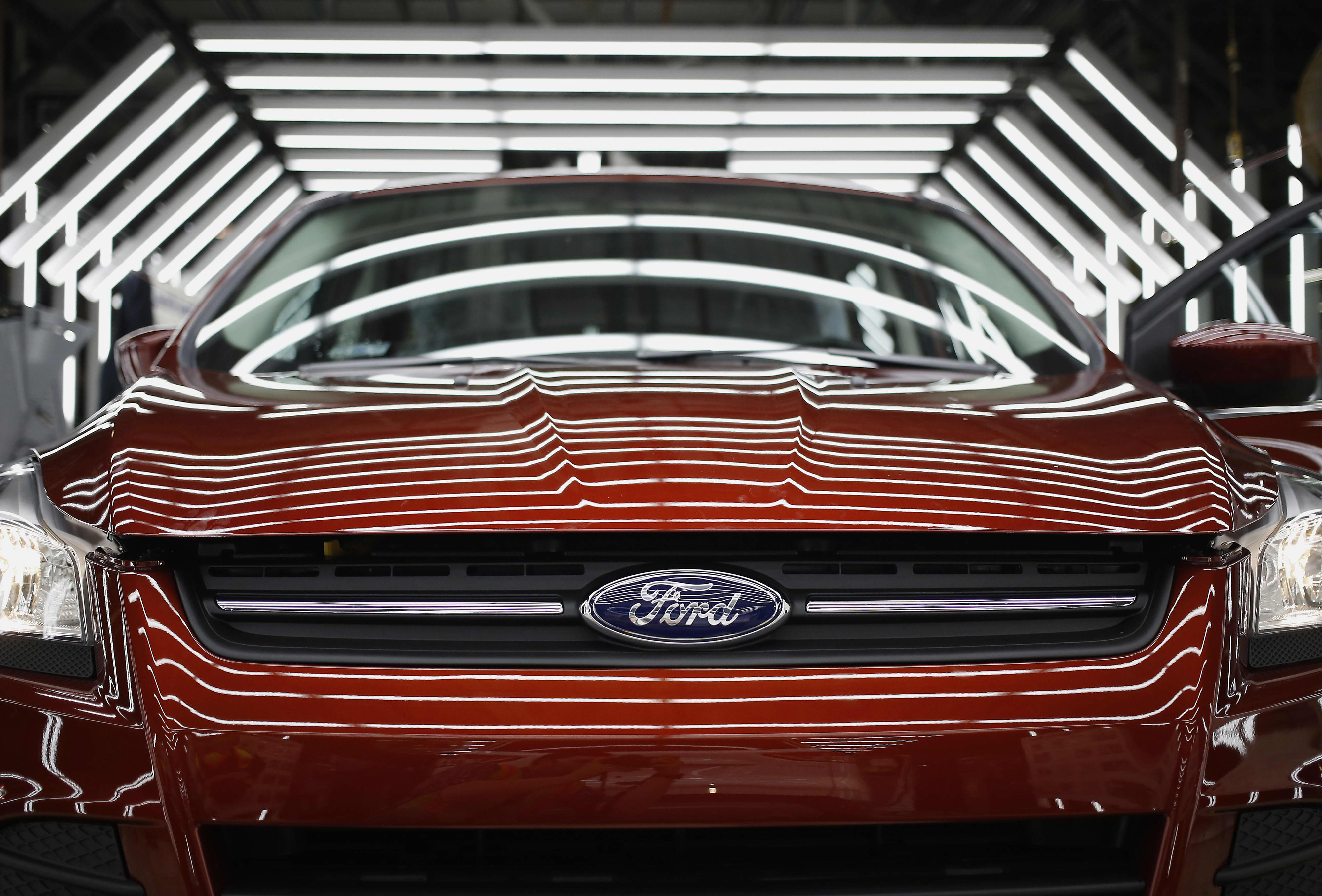 The scarcity of semiconductors causes Ford and Nissan to cut vehicle production