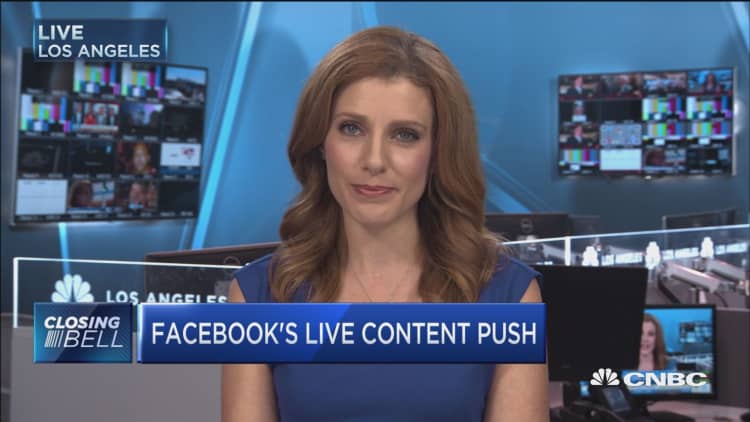 Facebook, Twitter in content push