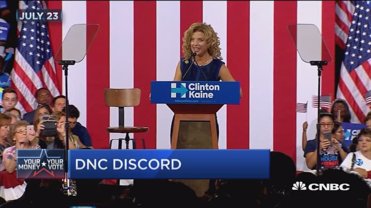 Email controversy casts shadow over DNC kick-off