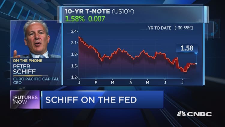 Peter Schiff discusses how the Fed is bluffing 