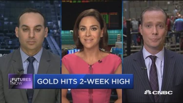 Gold hits 2-week high