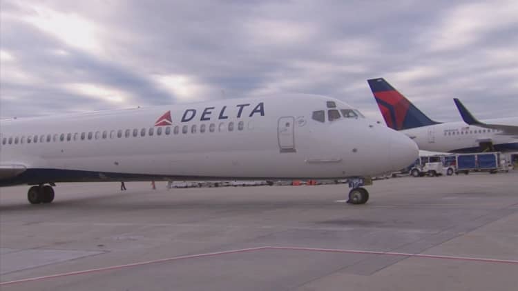 Experts say Delta's $200 voucher not enough for some