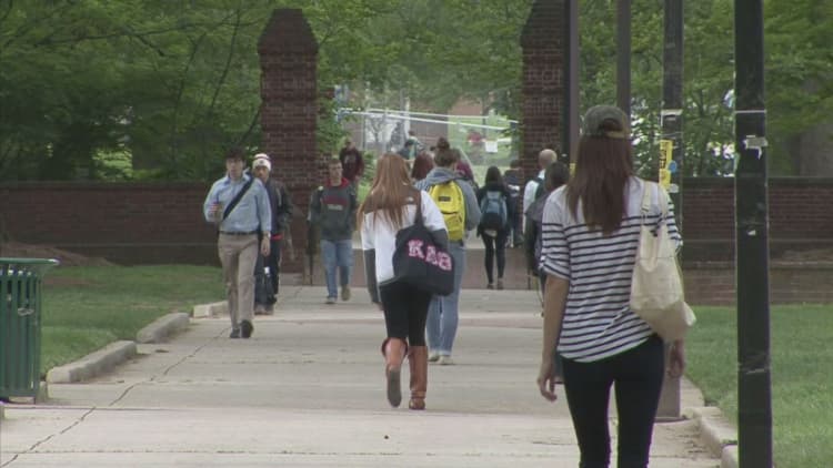 Colleges offering a free year to encourage graduation