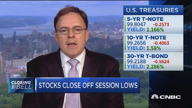 Stocks close off session lows