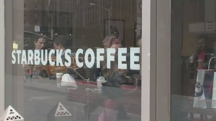 California judge dismisses Starbucks iced drinks case