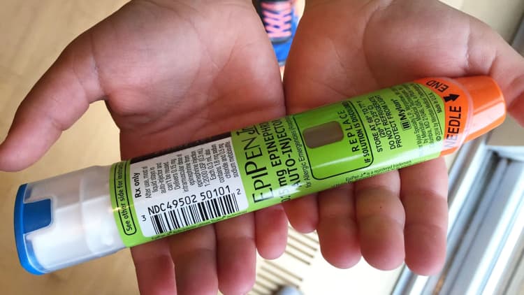 EpiPen manufacturer expands recall to US