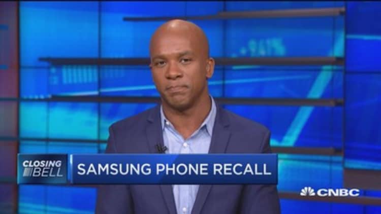 Samsung feels the heat with phone recall