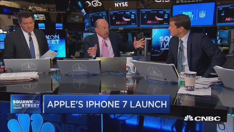 Cramer on Wells Fargo's downgrade of Apple