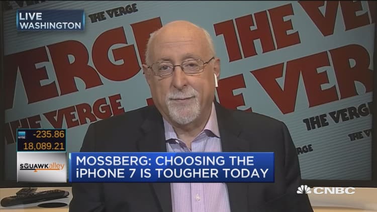 Mossberg: Choosing the iPhone 7 is tougher today