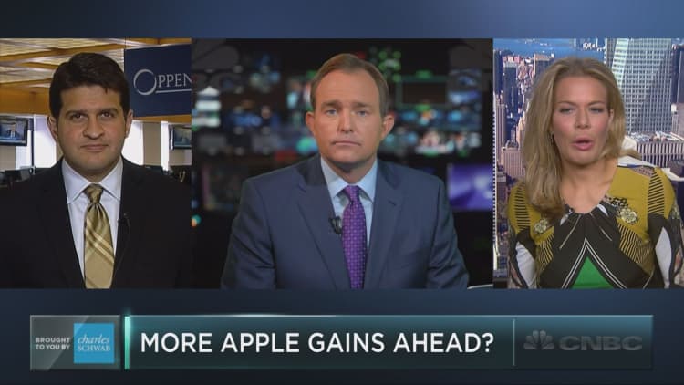 More gains ahead for Apple: Traders